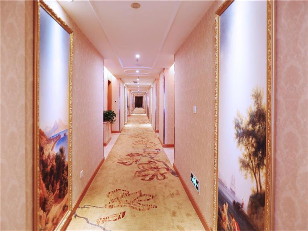 Vienna International Hotel Yantai Changjiang Road Xingyi Square Branch Dış mekan fotoğraf
