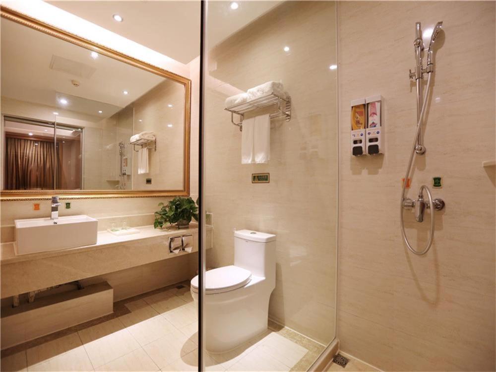 Vienna International Hotel Yantai Changjiang Road Xingyi Square Branch Dış mekan fotoğraf