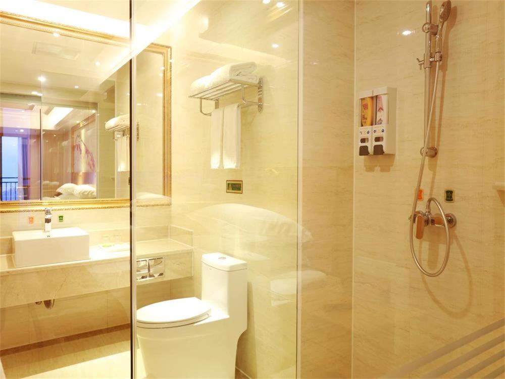 Vienna International Hotel Yantai Changjiang Road Xingyi Square Branch Dış mekan fotoğraf