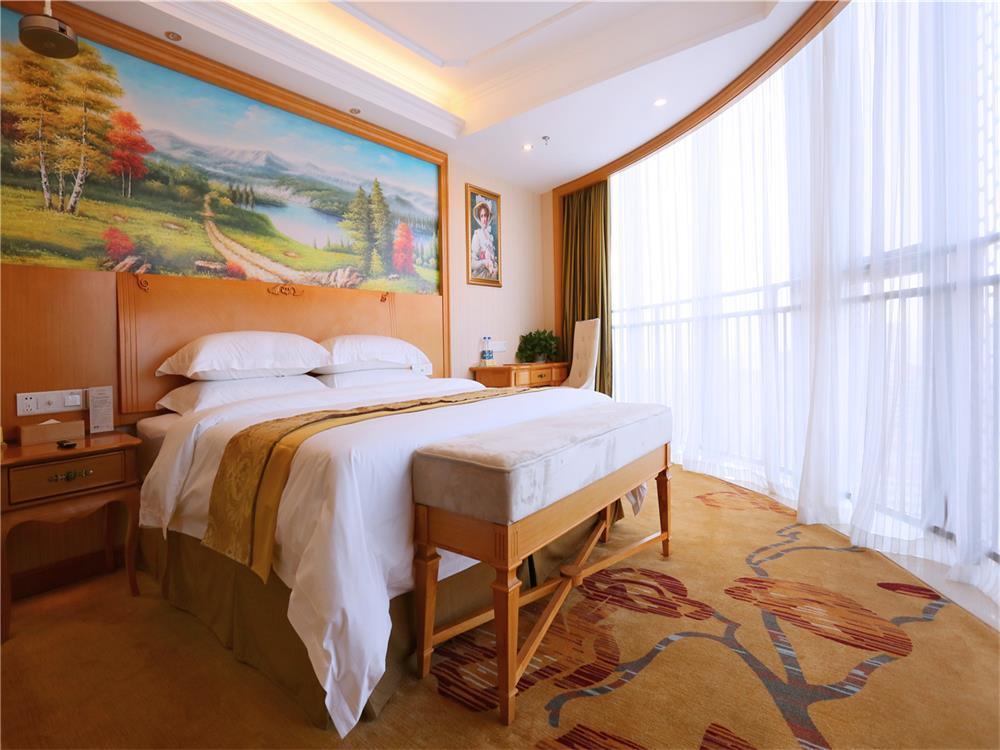 Vienna International Hotel Yantai Changjiang Road Xingyi Square Branch Dış mekan fotoğraf