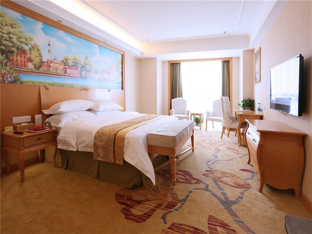 Vienna International Hotel Yantai Changjiang Road Xingyi Square Branch Dış mekan fotoğraf