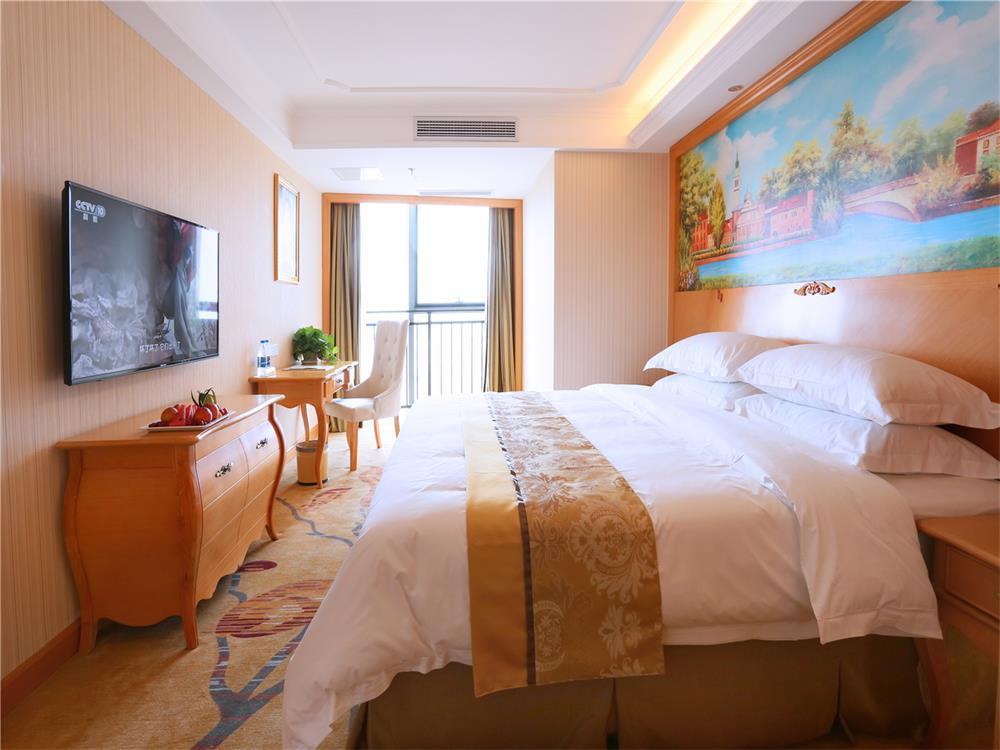Vienna International Hotel Yantai Changjiang Road Xingyi Square Branch Dış mekan fotoğraf